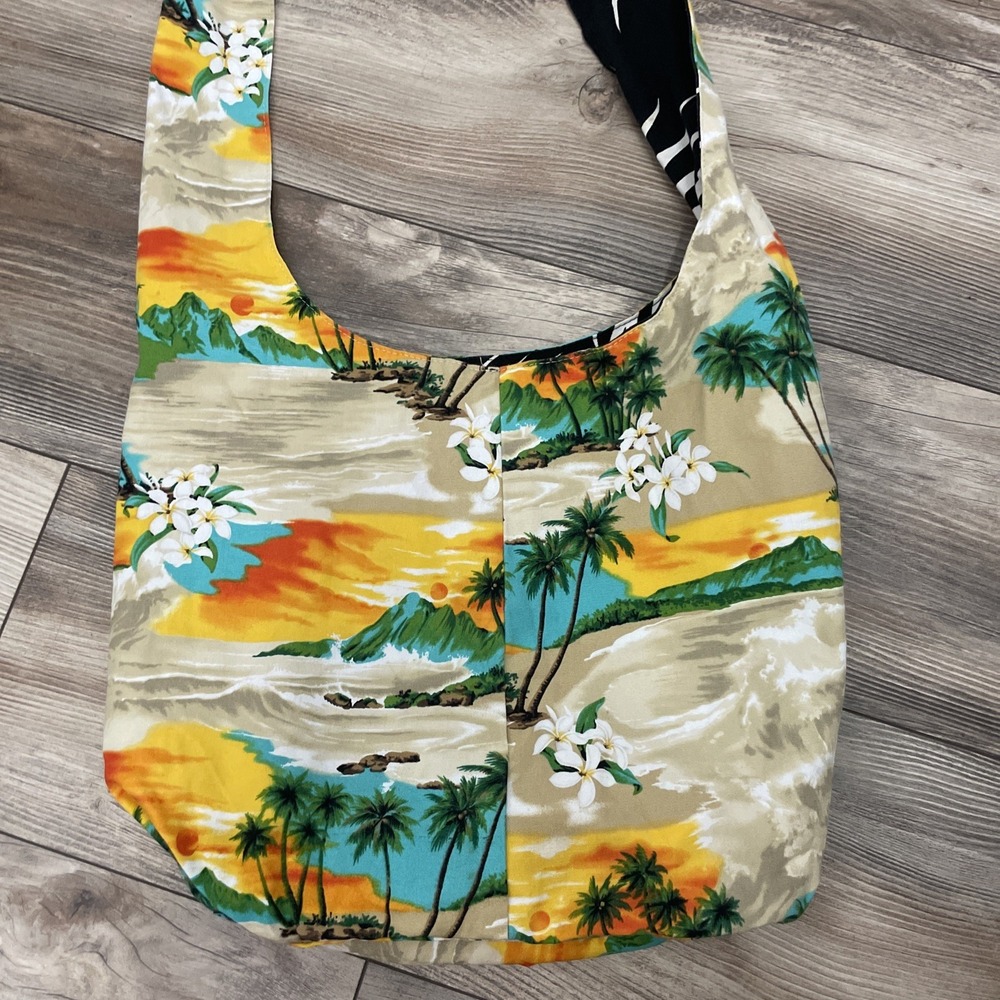 Local Design Made in Hawaii‎ Reversible Large Crossbody Floral Bag